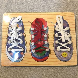 didáctico para atarse los cordones